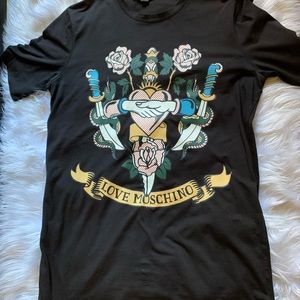 Love moschino t-shirt.